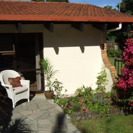 Waters Edge B&B Каитаиа Экстерьер фото