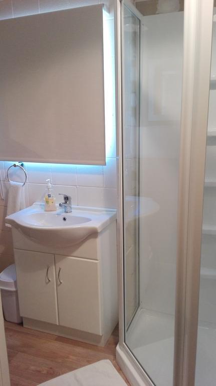 Waters Edge B&B Каитаиа Номер фото