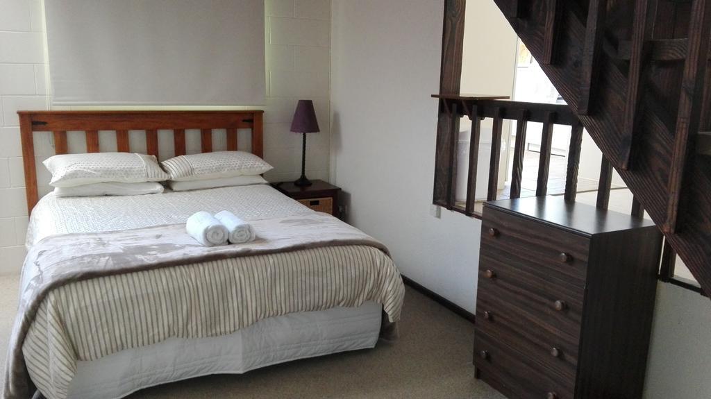Waters Edge B&B Каитаиа Номер фото