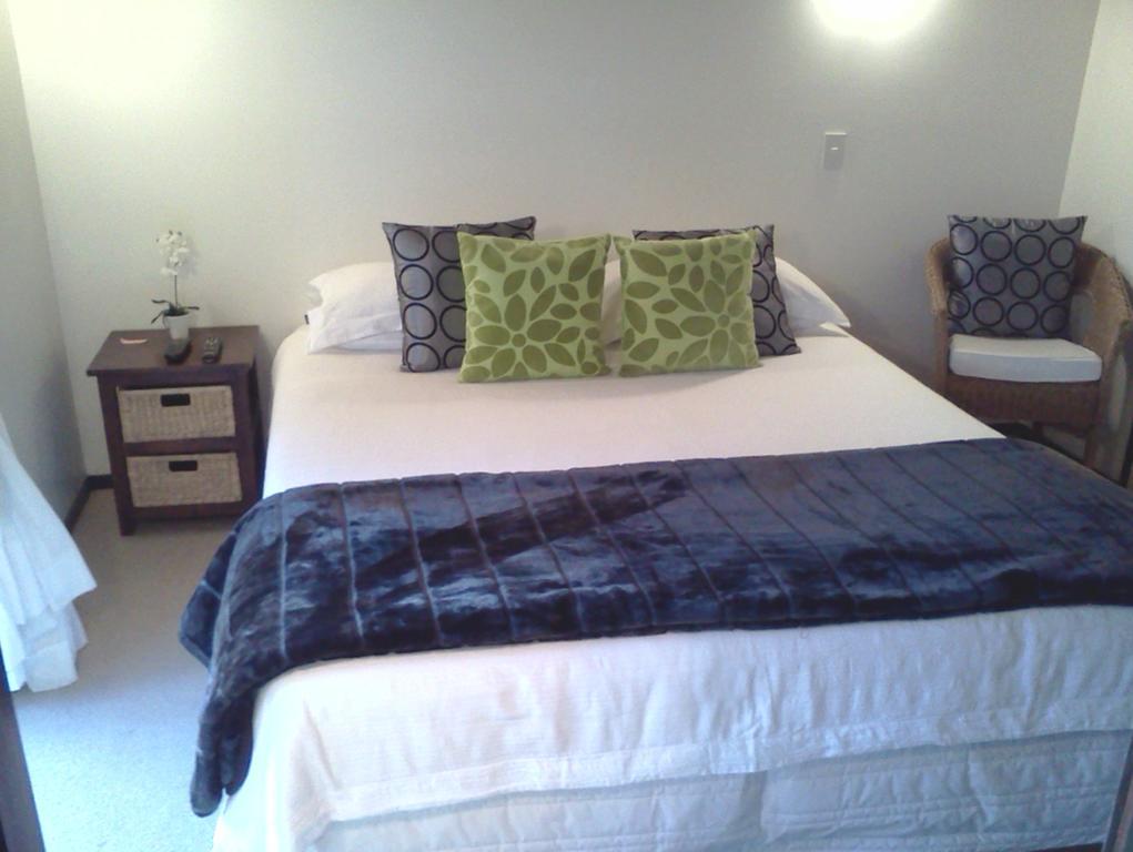 Waters Edge B&B Каитаиа Номер фото