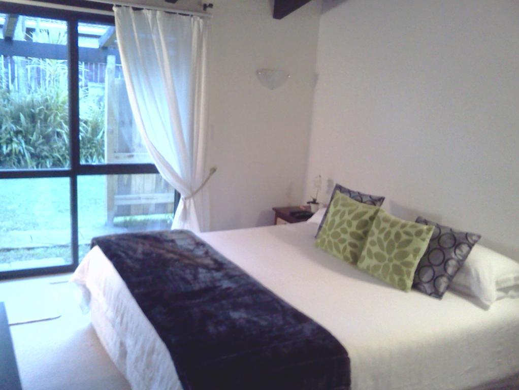 Waters Edge B&B Каитаиа Номер фото
