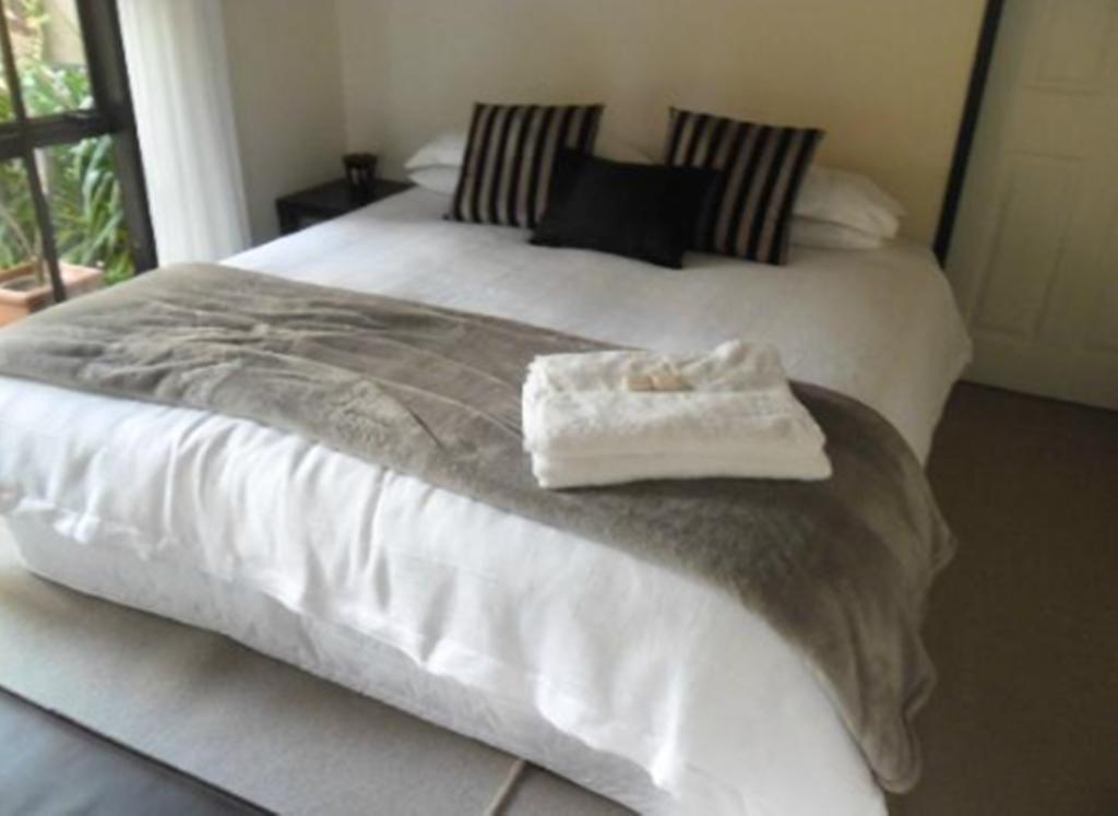 Waters Edge B&B Каитаиа Номер фото