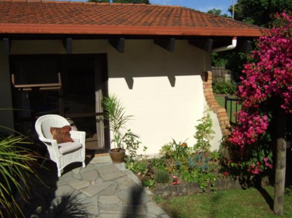 Waters Edge B&B Каитаиа Экстерьер фото