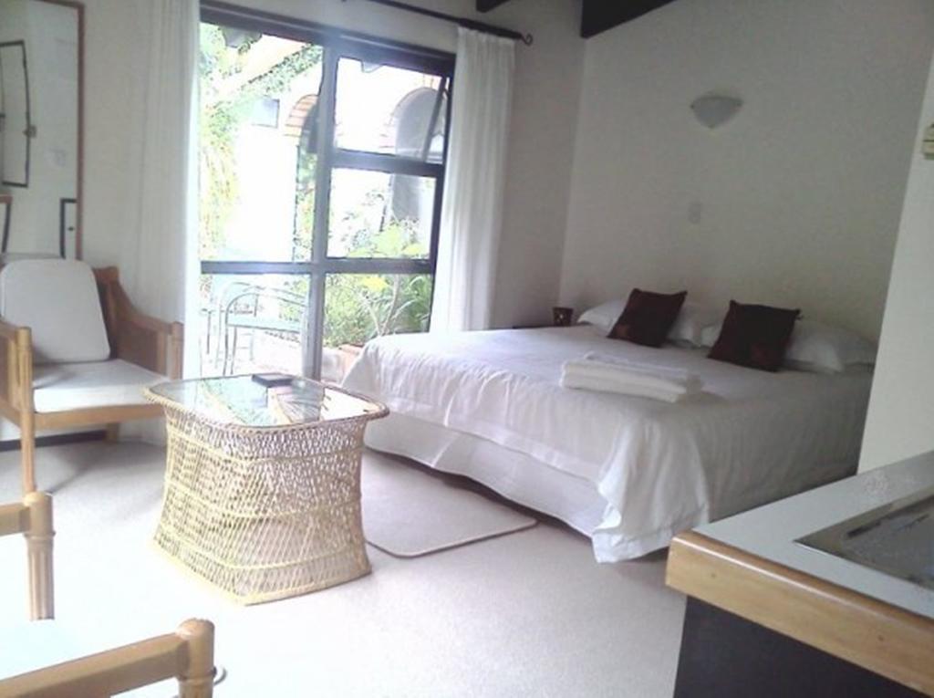 Waters Edge B&B Каитаиа Номер фото